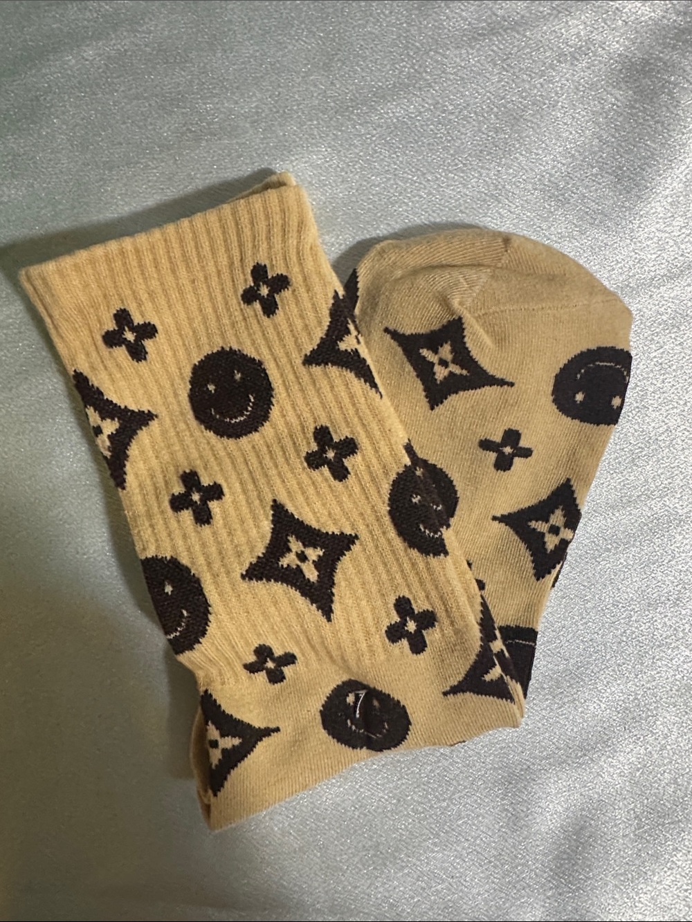 Louis Vuitton Tan Crew Socks with Black Monogram Motifs🔥New!